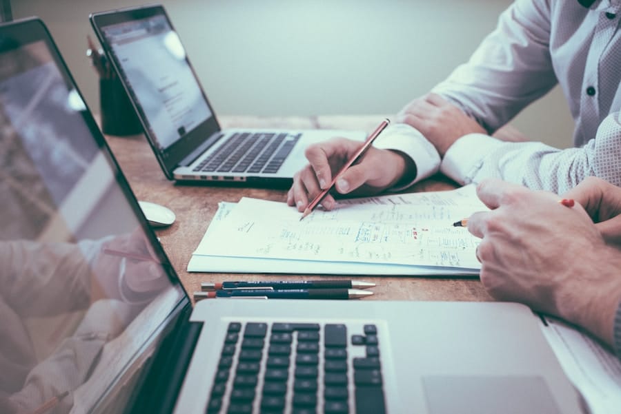 Samotność w sieci – jak znaleźć towarzystwo online?